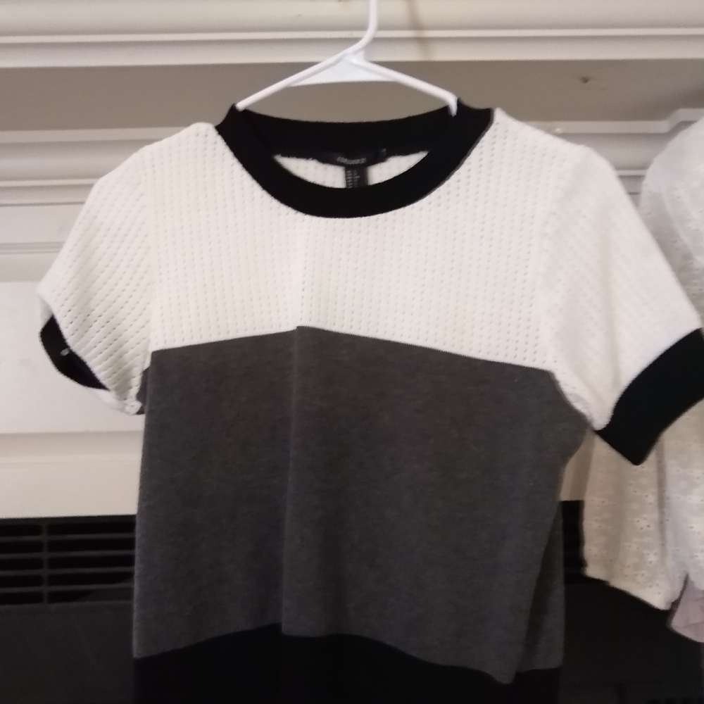 Short sleeve sweater top